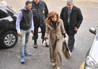 Hotesur: piden que CFK y sus hijos vayan a juicio por lavado de dinero