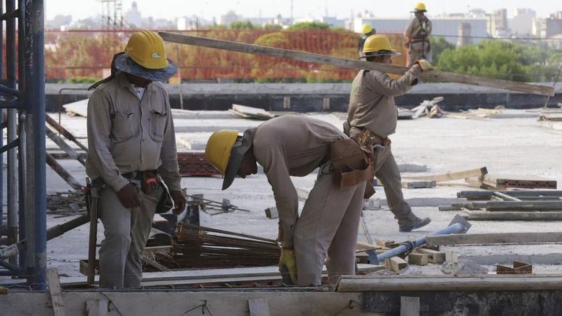 La reforma laboral del Gobierno quita recursos a la ANSES, y desvincula aumentos por inflación a la AUH.