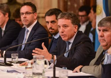 La ruta del acuerdo: el PRO blinda a Dujovne y Caputo para frustrar el show del FdT