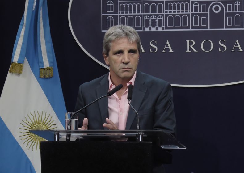 Toto Caputo, los mercados y el dólar.