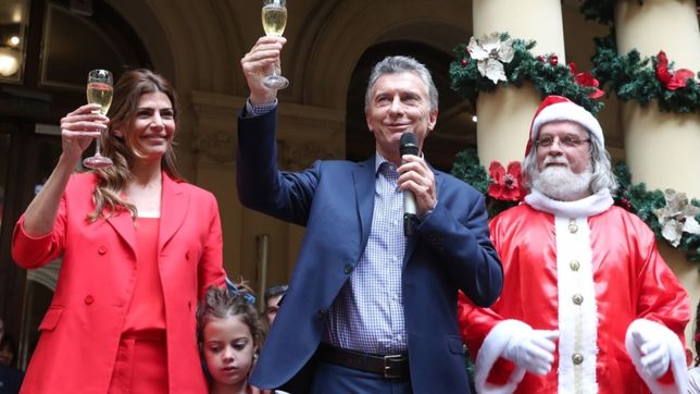 macri saludo con un show de abrazos y una promesa: estaremos mejor macri saludo con un show de abrazos y una promesa: estaremos mejor