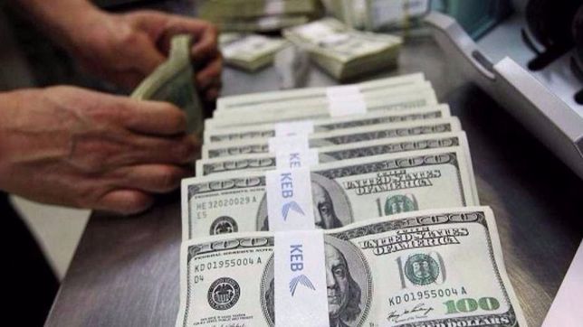 tras un nuevo recorte de la tasa, el dolar vuelve a subir y roza los $ 20