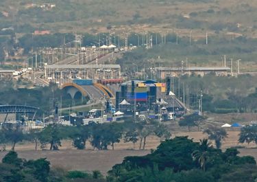 Crece la tensión en la frontera con Colombia por la ayuda humanitaria