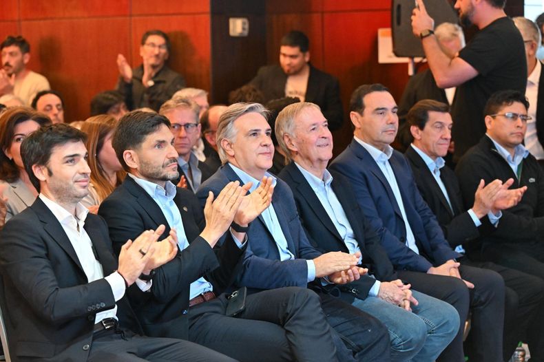 Gobernadores de Provincias Unidas reunidos en Chubut. 
