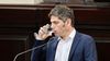 Axel Kicillof se hidrata en medio del discurso que se extendió durante 88 minutos. Axel Kicillof se hidrata en medio del discurso que se extendió durante 88 minutos.