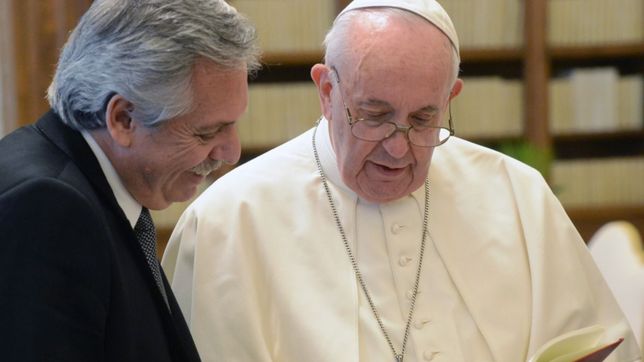 pragmatismo y devocion, la doble via del vinculo de fernandez con el papa