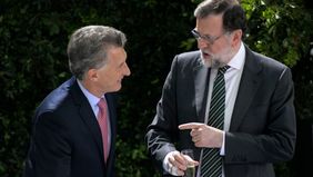Rajoy y su preocupación oculta: la fusión Telecom-Clarín que relega a Telefónica