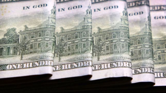 efecto qatar: el dolar blue volvio a subir y cerro a $ 288