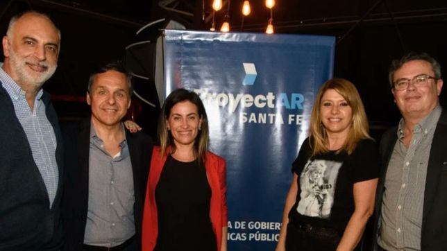 negacion o estrategia: el massismo santafesino construye y arma un acto en rosario