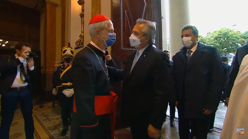El presidente Alberto Fernández y el cardenal Mario Poli en el tedeum 2022
