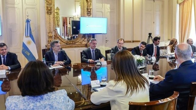 macri cede ante los gobernadores y asume dos tercios del ajuste fiscal