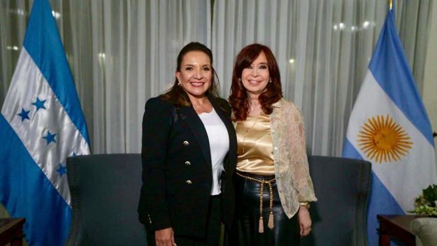 En compañía de CFK, Xiomara Castro asumió como presidenta de Honduras