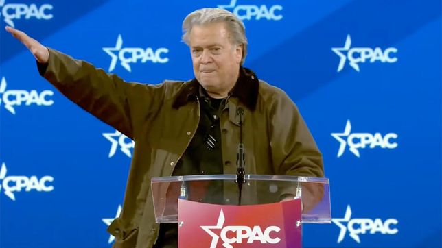 Steve Bannon, compañero de foro ultra de Javier Milei: saludo nazi para cerrar su arenga en la CPAC.
