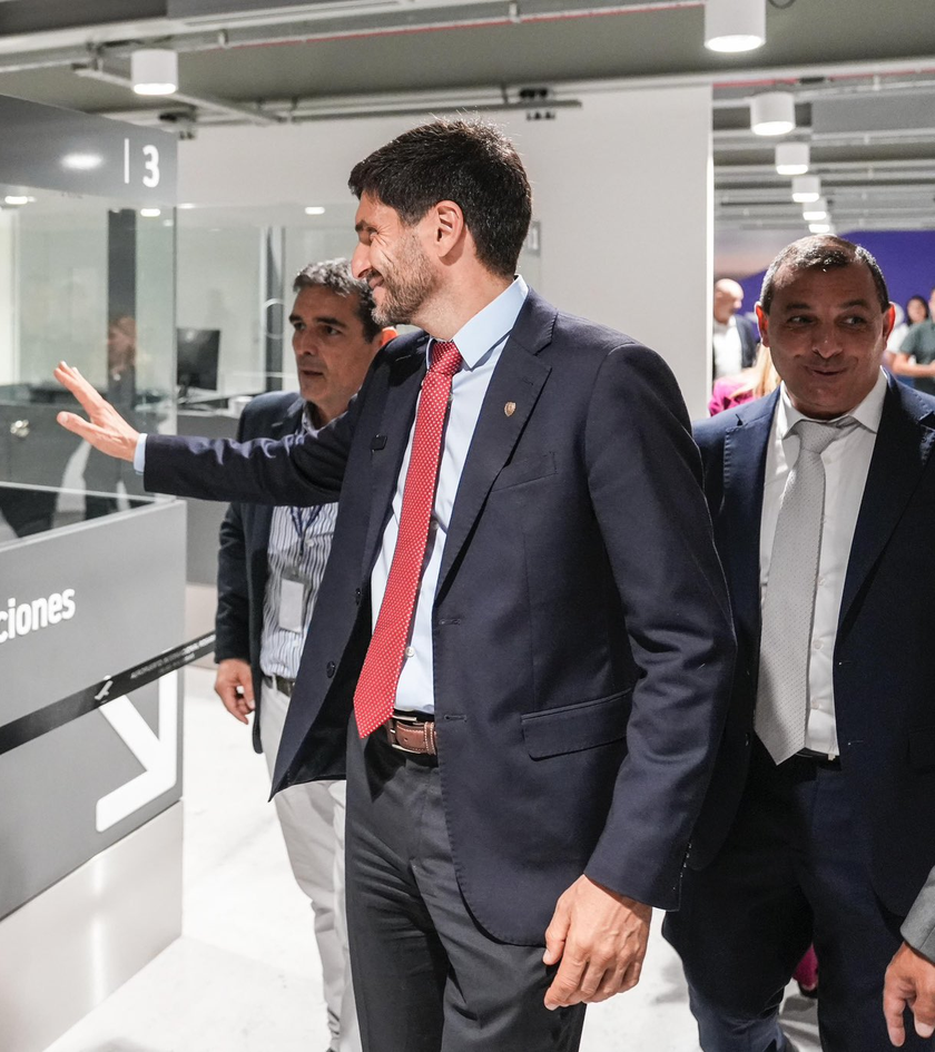 Maximiliano Pullaro piensa adelantar el calendario electoral 2027 para primerear a sus rivales.