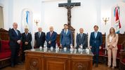 Maximiliano Pullaro junto a la renovada Corte Suprema de Santa Fe. Maximiliano Pullaro junto a la renovada Corte Suprema de Santa Fe.