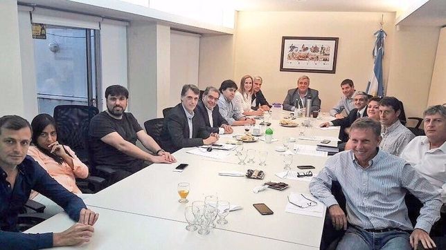 el interbloque justicialista absorbe a tres sanjuaninos y le roba dos al fpv