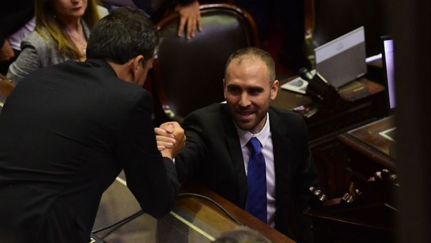 Muy politizado