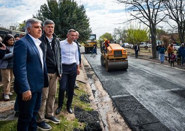 Martín Llaryora pavimenta el camino a su reelección en Córdoba con obras y rosca