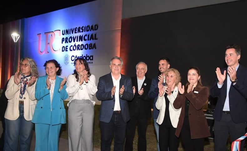 Germán Font en un lugar central, junto a Martín Llaryora y Sara Majorel en Marcos Juárez