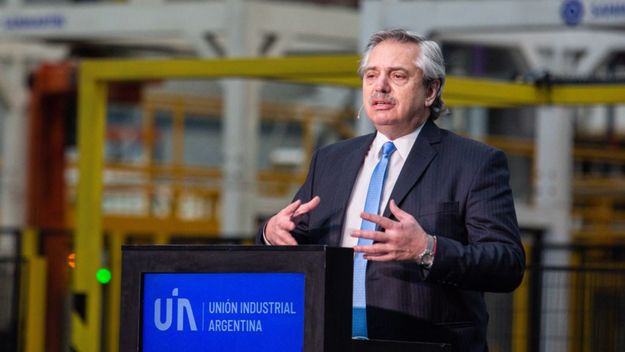 El Presidente le confirmó a la UIA que no viajará a Neuquén