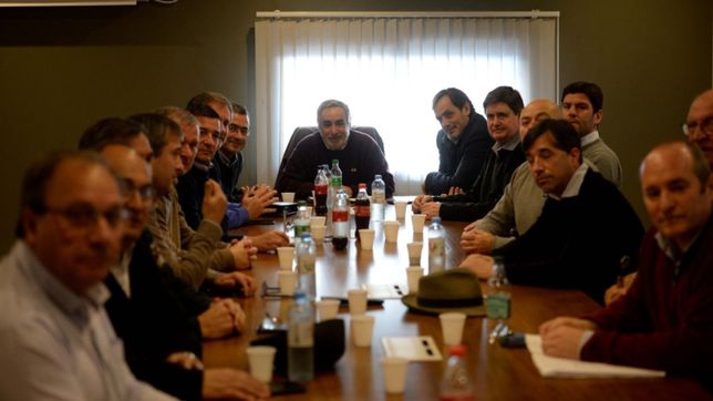 intendentes ucr buscan a dos representantes del interior para la gobernacion