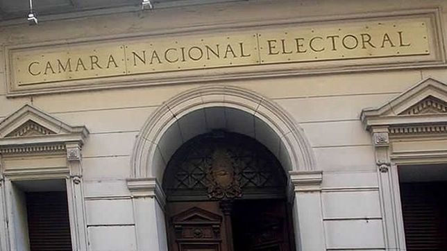 macri se durmio y fernandez nomino a un juez del pj para cuidar las urnas