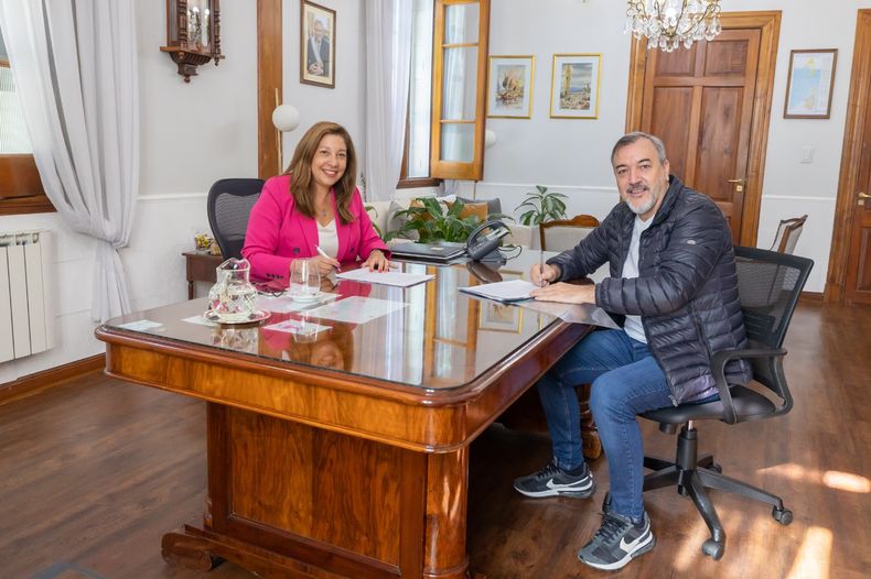 Carreras firmó acuerdo&nbsp; con Aguiar y estalló la guerra.