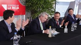 El Presidente suspendió la gira por el interior por el contagio de Insaurralde