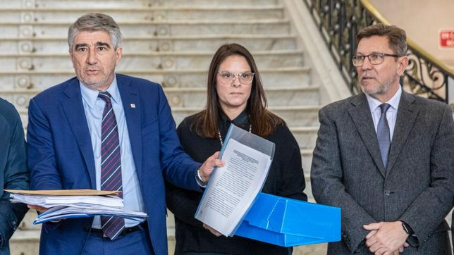 El ministro de Gobierno, Fabian Bastia, recibió el informe de la Comisión multisectorial de la Legislatura con cambios recomendados.&nbsp;