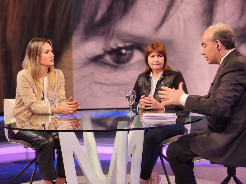 Losada y Bullrich en el set de Canal 3 con el periodista Sergio Roullier.