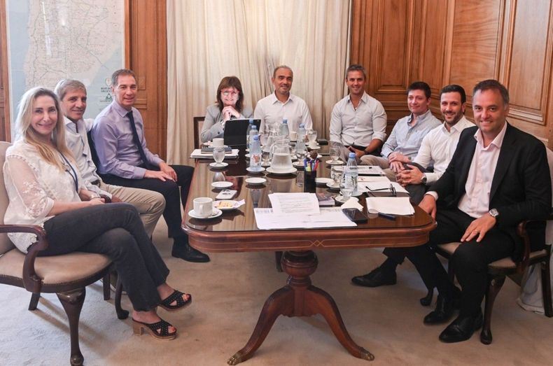 Karina Milei y la mesa política de Javier Milei.&nbsp;