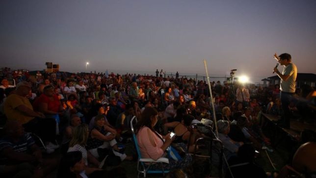 sin apoyo de los intendentes, kicillof camina rengo pero no se baja del tour bonaerense