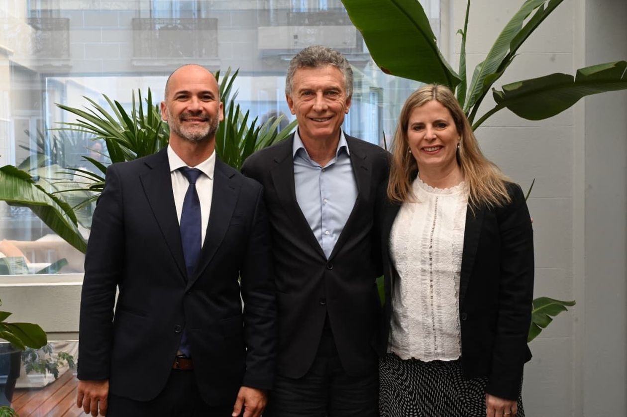 Juan Martín, presidente del PRO en Río Negro, junto a Mauricio Macri y Martina Lacour.&nbsp;