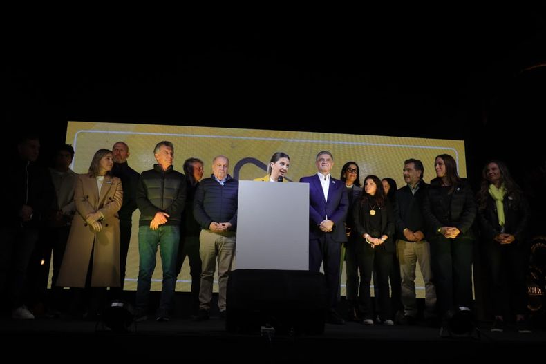 El PRO en el búnker tras conocer que la lista encabezada por Silvia Lospennato quedó en segundo lugar, tras La Libertad Avanza. Foto: Pilar Camacho.