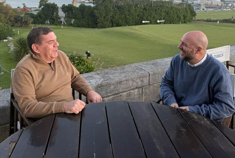 Guillermo Montenegro y el armador de La Libertad Avanza en la Quinta sección, Alejandro Carrancio.