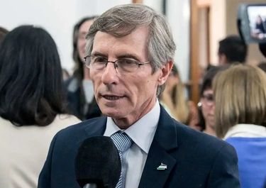 Fabián Gatti deja el ministerio de Gobierno, Trabajo y Turismo de Río Negro.