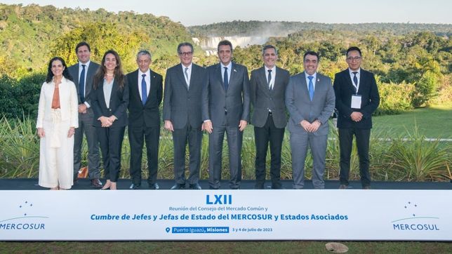 fernandez suma a massa a la cumbre del mercosur y lo presenta como su sucesor