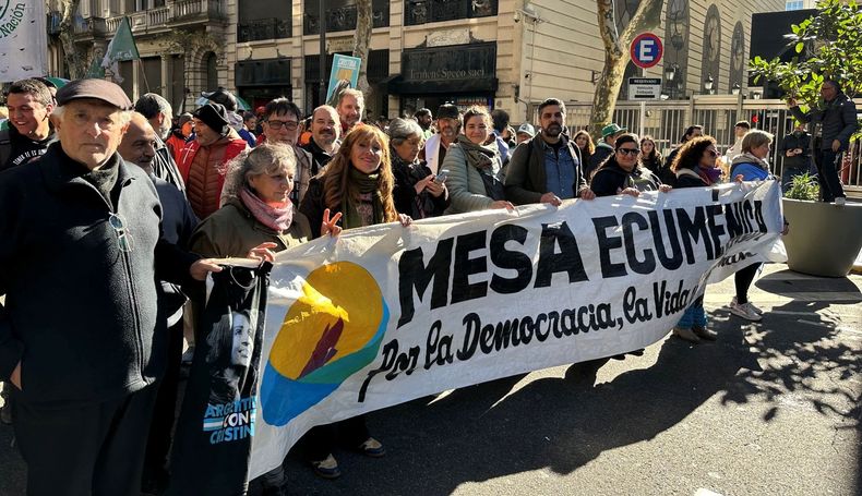 Curas K y la mesa ecuménica en la marcha por CFK