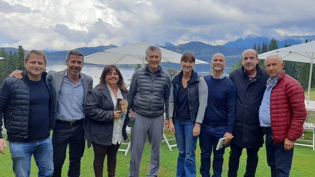 en el sur, macri interrumpio su descanso para arengar a legisladores del pro
