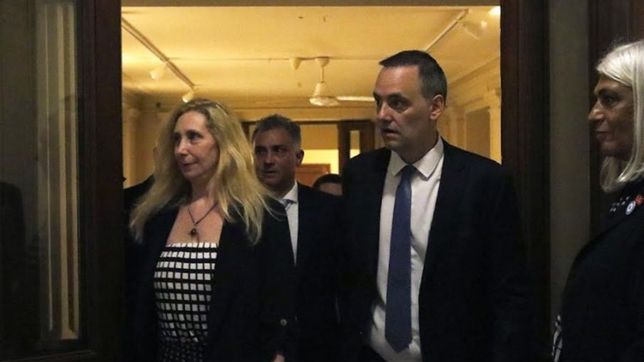 Manuel Adorni y Karina Milei.