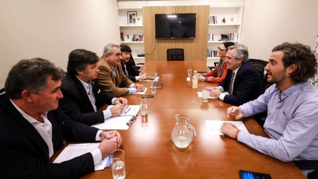 el campo huele retenciones a la soja del 30% y ya habla de piquetes chacareros