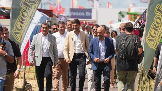 Maximiliano Pullaro junto a su ministro de Desarrollo Productivo, Gustavo Puccini, en Expoagro.