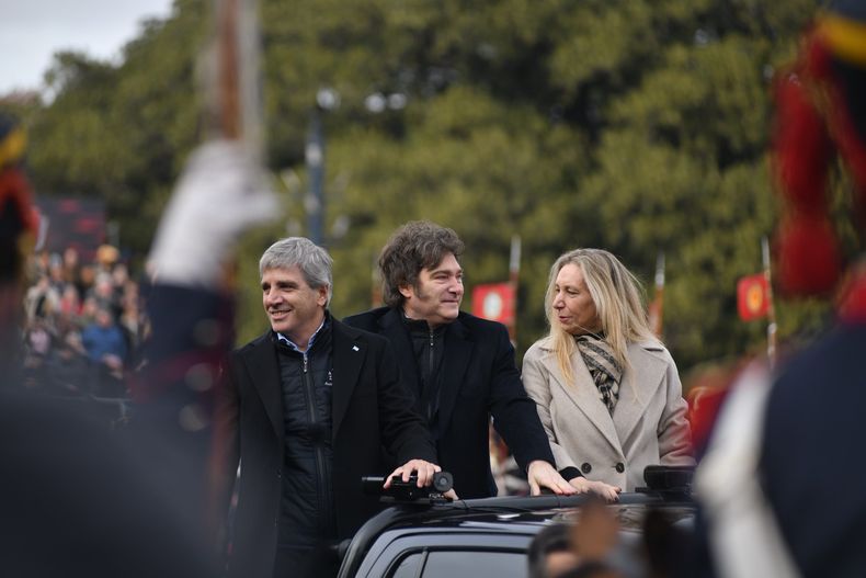 Javier Milei con Toto Caputo y Karina Milei en La Rural.&nbsp;