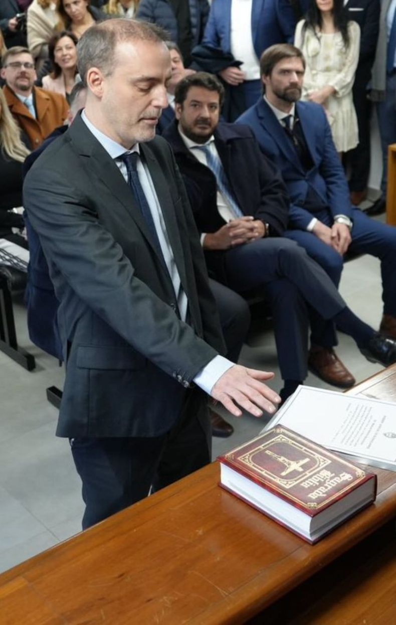 Juan Martín Mena, ministro de Justicia de Axel Kicillof, participó de la jura del juez Manuel Bouchoux.