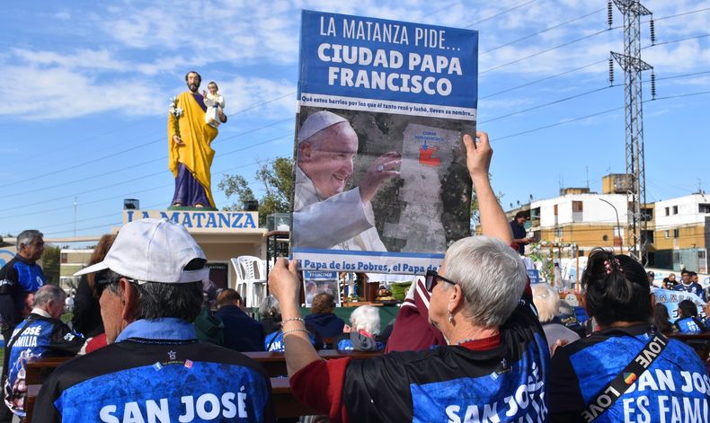 Barrios populares: quiénes son los cruzados de la Iglesia que chocan con Javier Milei