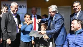 Gestión Fernández: el Presidente arma el fixture de una gira permanente