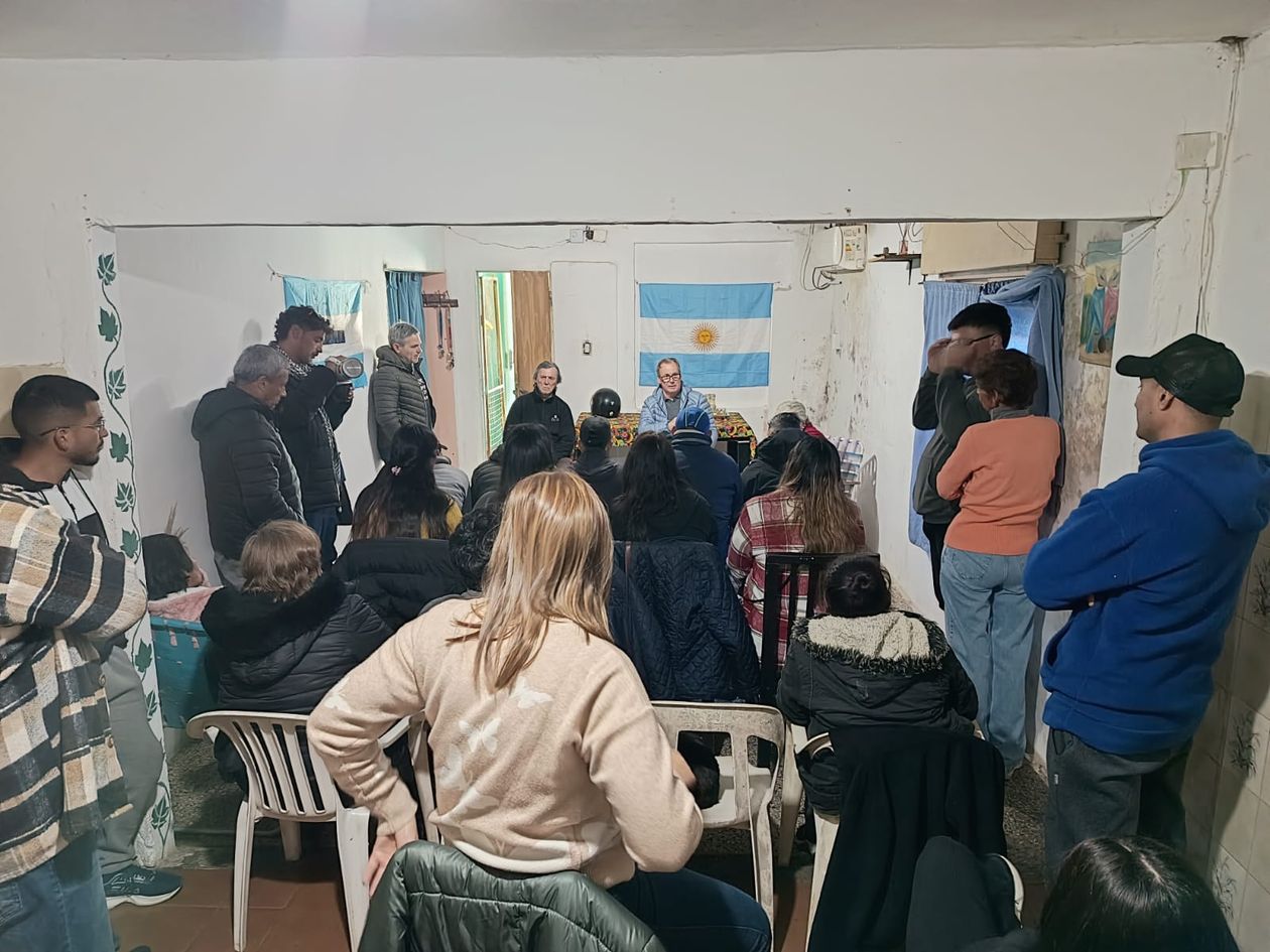 Bordet durante una reunión con vecinos de Concordia en septiembre de este año.