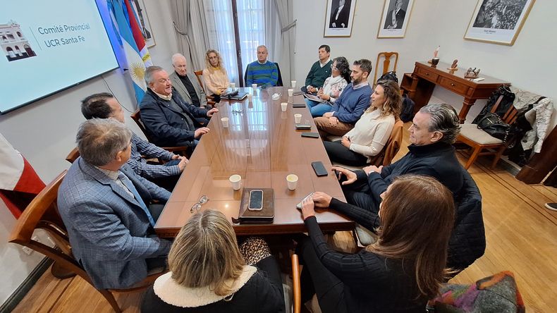 El socialismo y la UCR, en la primera reunión que tuvieron para discutir la reforma constitucional.
