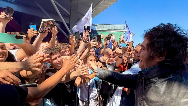 Javier Milei en Santa Fe: entre gazebos rotos y detenidos, otro paso de campaña fallido