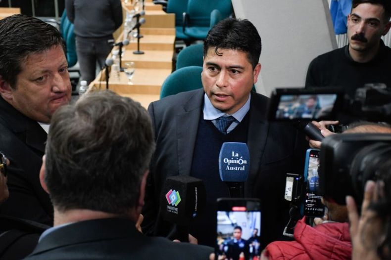 Santa Cruz: Claudio Vidal logró la aprobación del RIGI, pero hizo crujir al oficialismo
